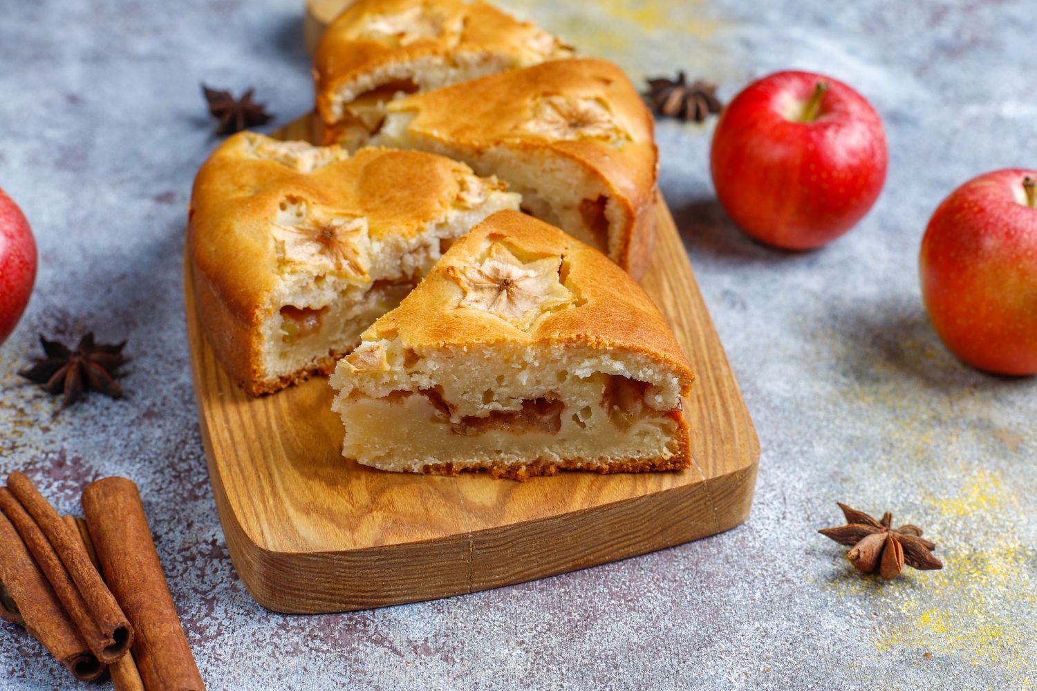 Шарлотка с яблоками
