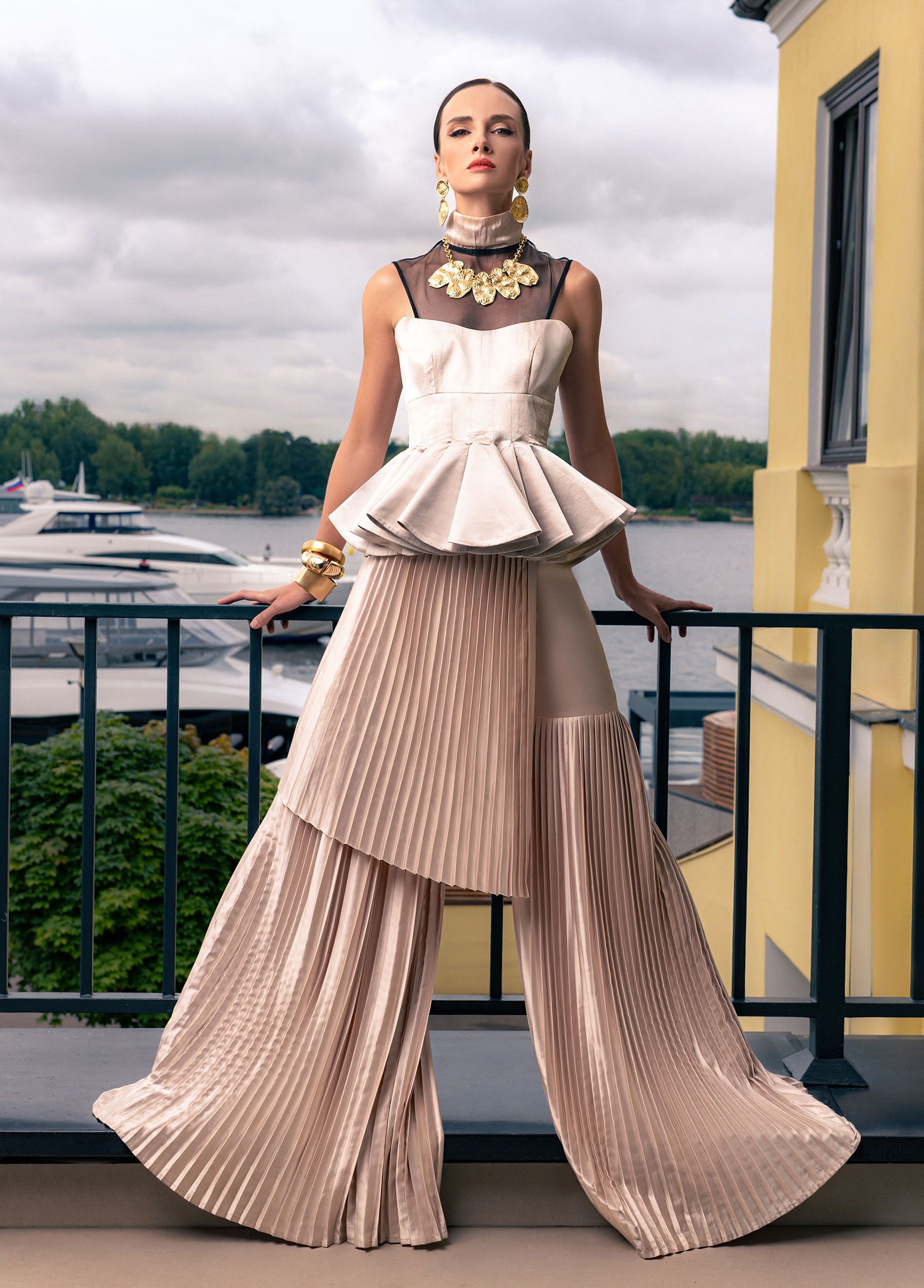 Евгения Нохрина в наряде из коллекции Павла Ковалевского. © Национальный центр художественного творчества детей и молодежи