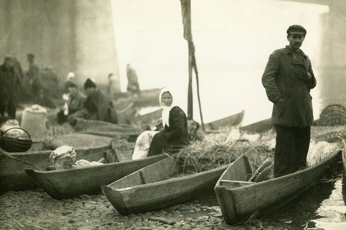 Пинский ежемесячный рынок, 3 октября 1934 года. Жители Полесья на своих лодках вдоль набережной. Фото: Луиза Арнер Бойд, из коллекции университета Висконсин-Милуоки, США