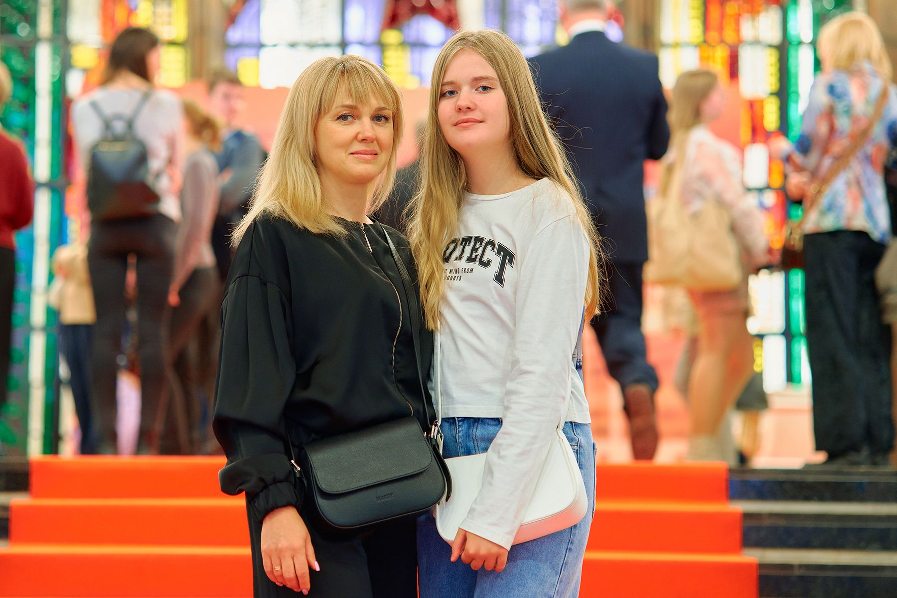 Наталья с дочерью на творческом вечере Владимира Гостюхина в кинотеатре «Москва». © Times.by