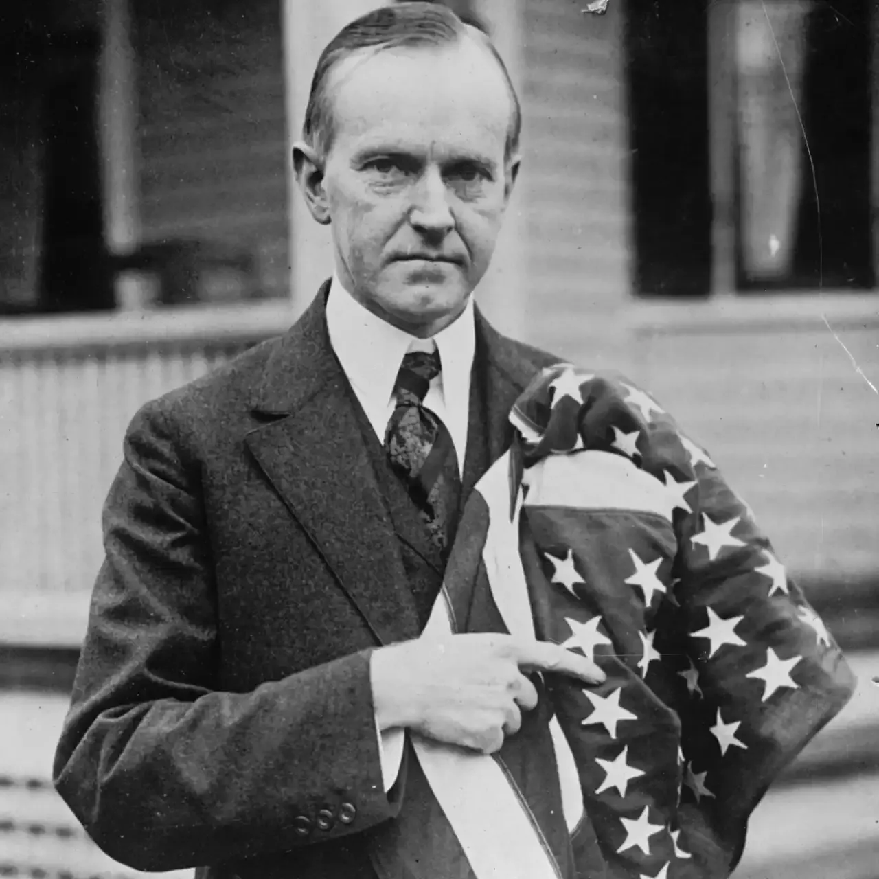 Президент Калвин Кулидж с флагом США. 5 февраля 1924 года. Фото: Library of Congress