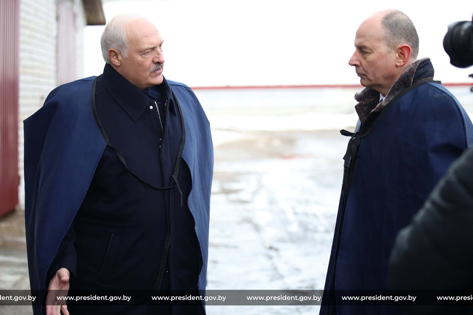 Президент Беларуси Александр Лукашенко и председатель Минского облисполкома Алексей Кушнаренко. © Пресс-служба Президента Республики Беларусь