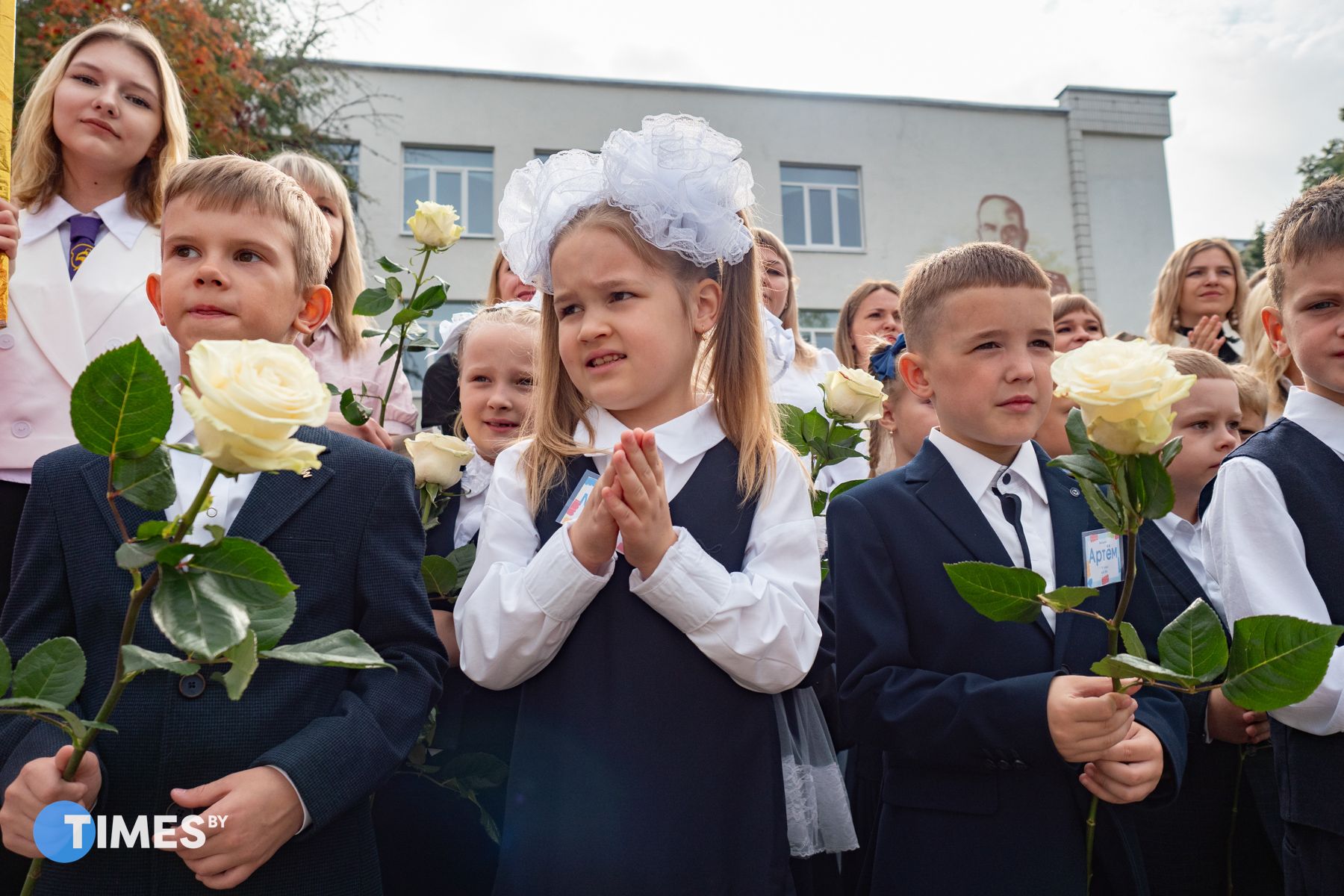 Первоклассники на линейке