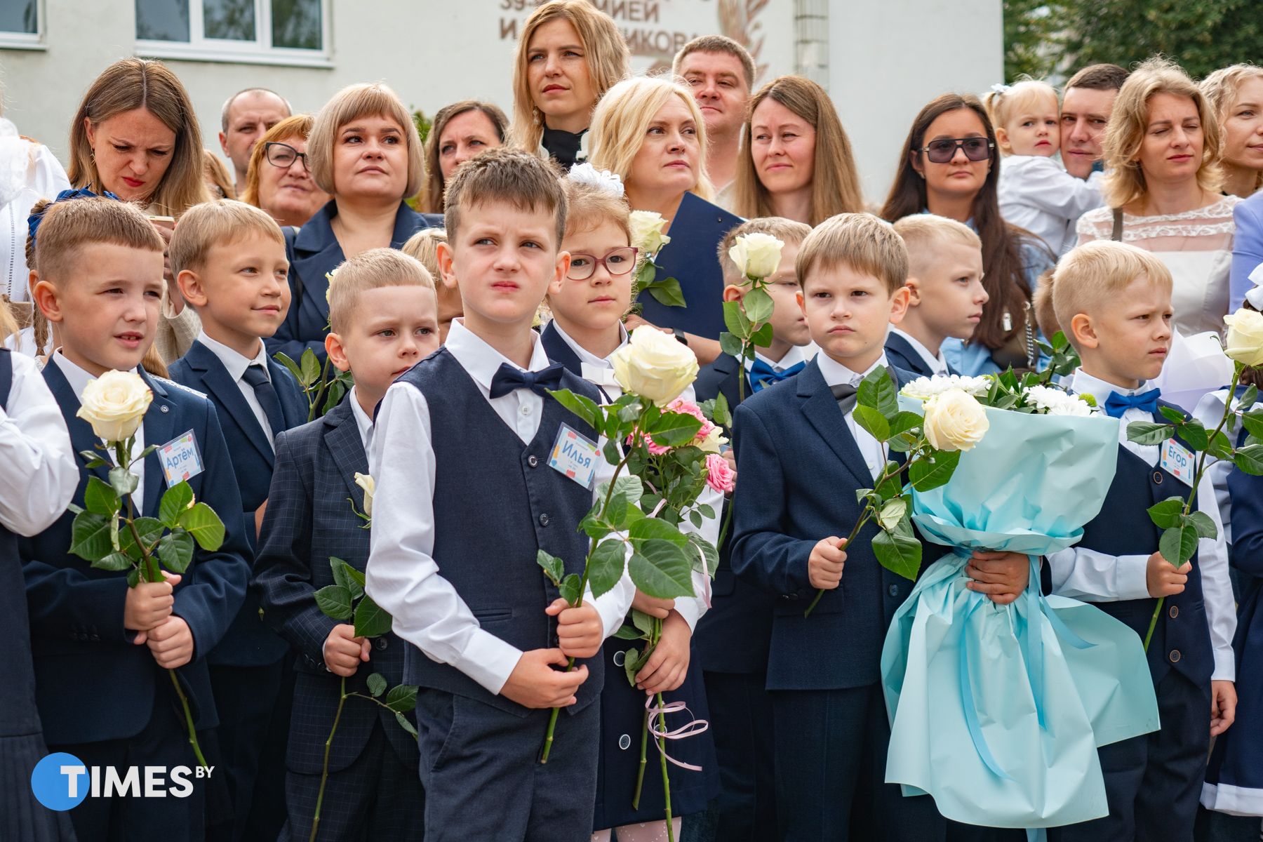 Первоклассники на линейке