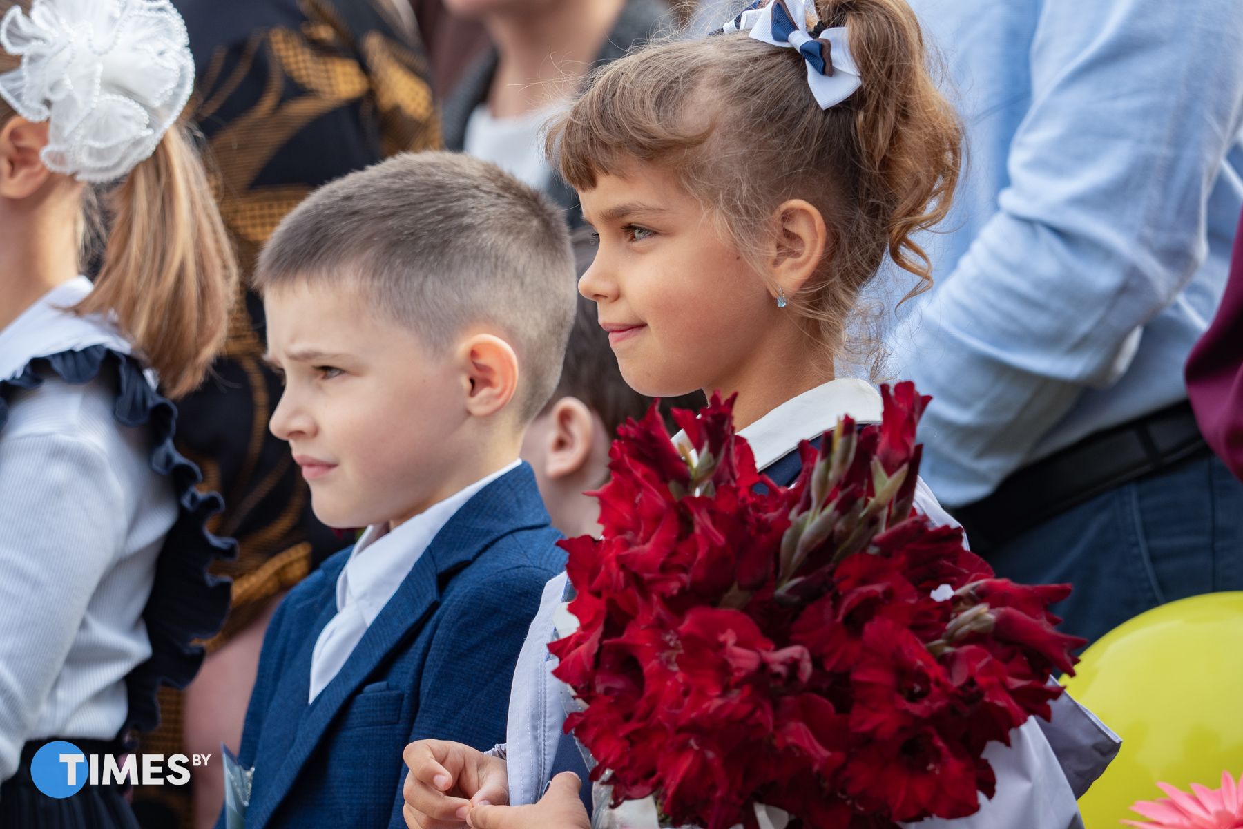 Первоклассники на линейке