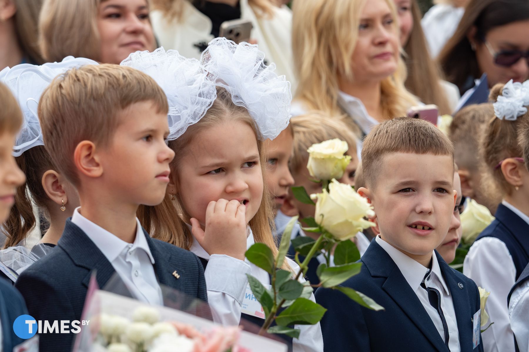 Первоклассники на линейке