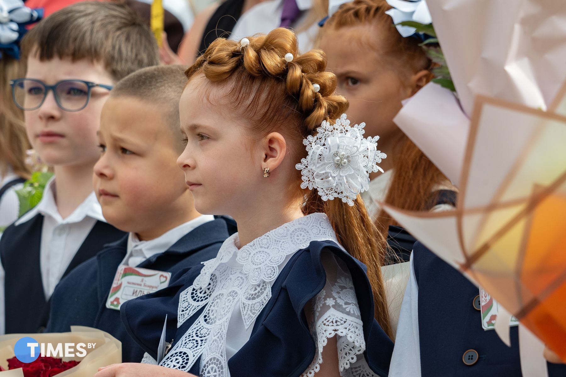 Первоклассники на линейке
