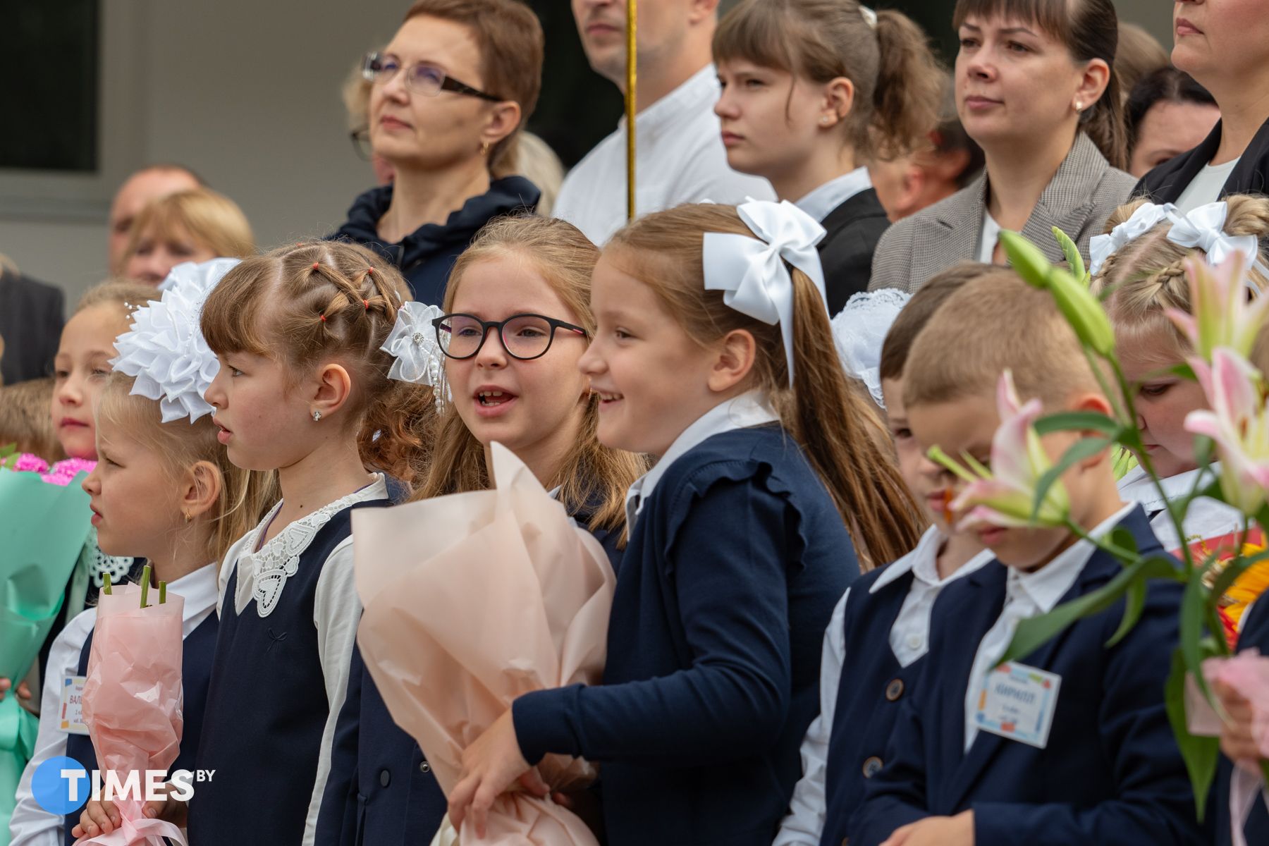 Первоклассники на линейке