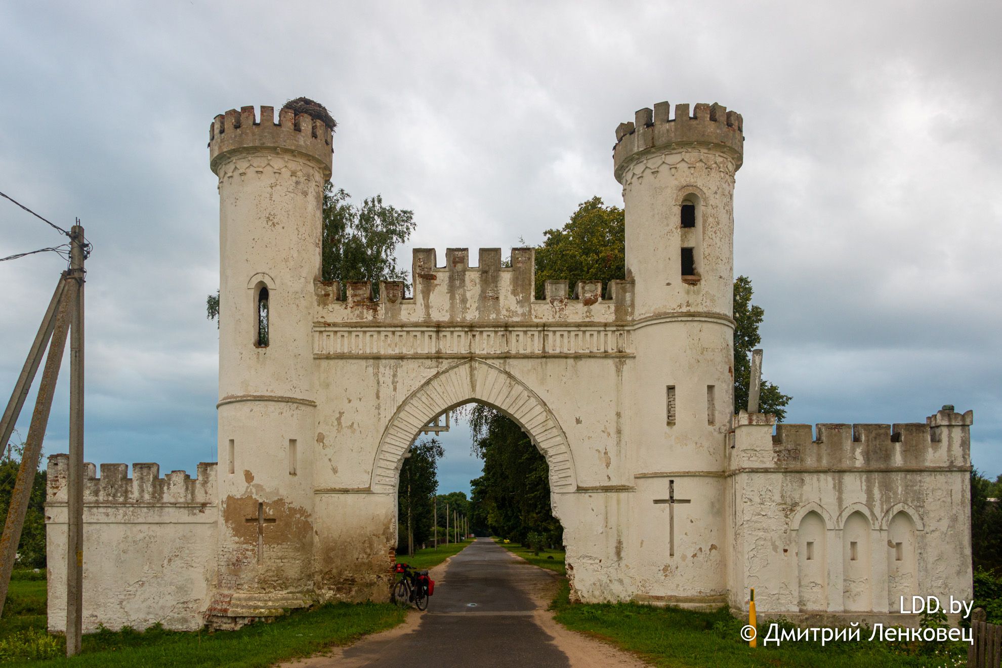 Брама в Старых песках