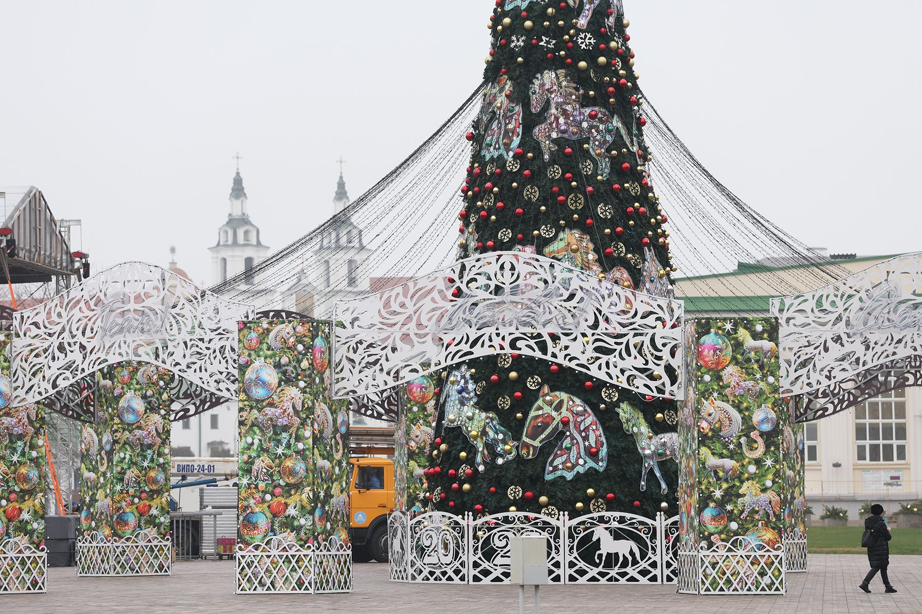 Елка у Дворца спорта