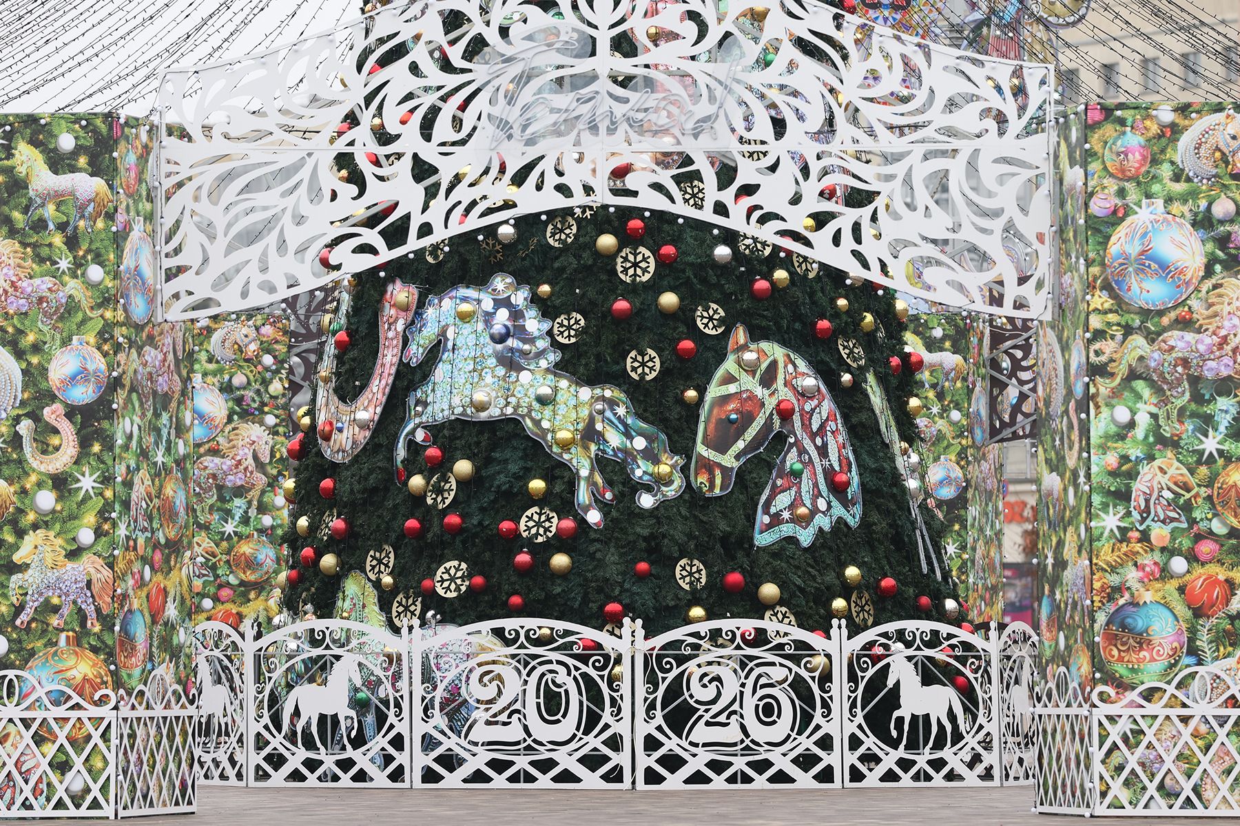 Елка у Дворца спорта