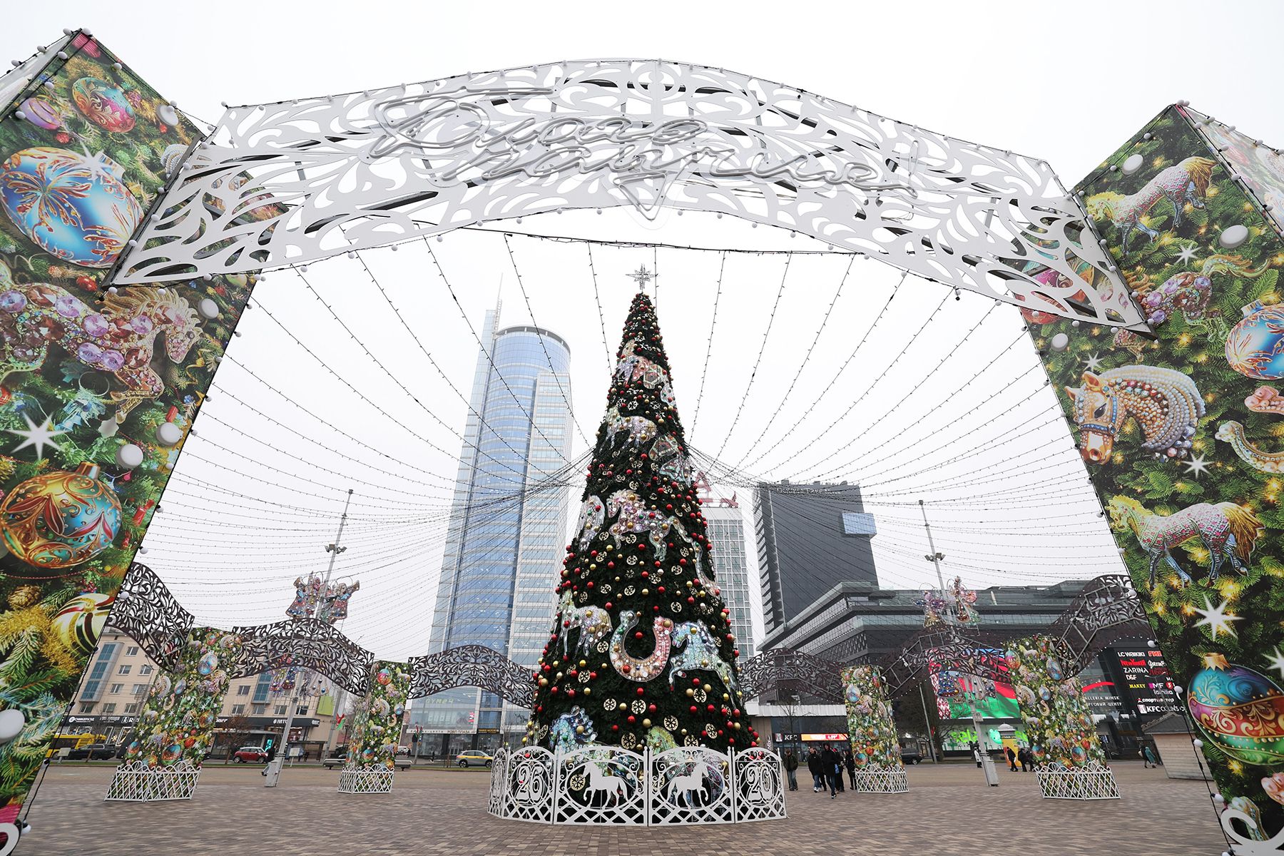 Елка у Дворца спорта