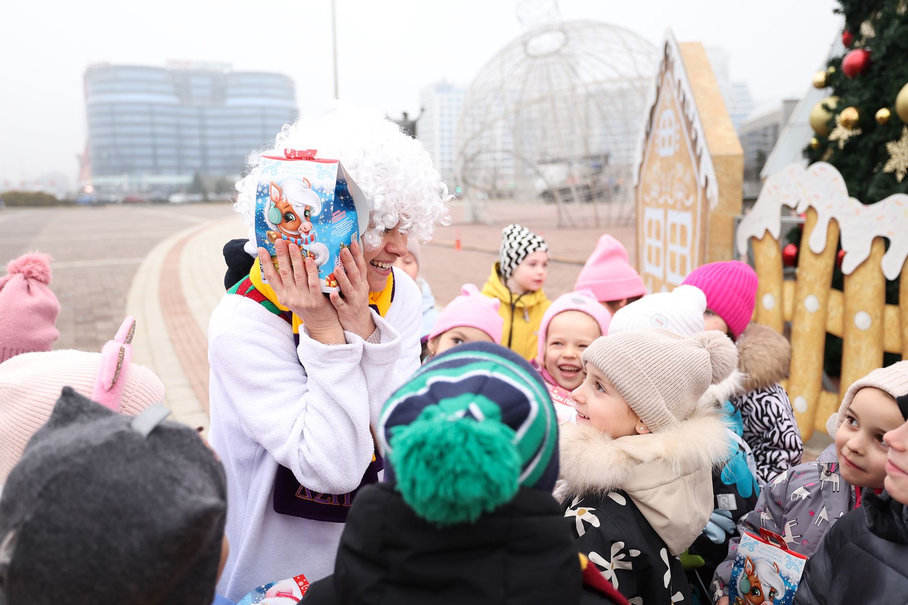 Елка у Национальной библиотеки