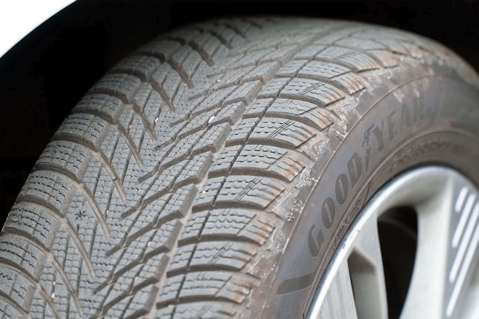 FAW Bestune NAT на шинах Goodyear UltraGrip Performance 3