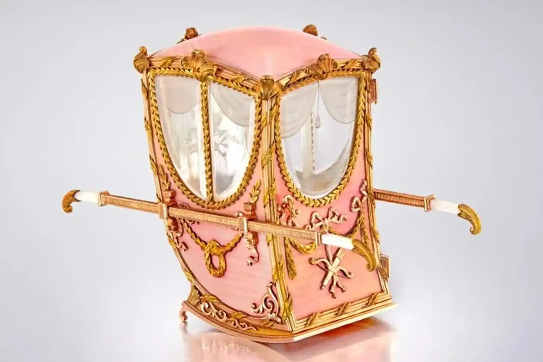 Паланкин, изготовленный в ювелирной мастерской Фаберже. Фото: Sotheby's