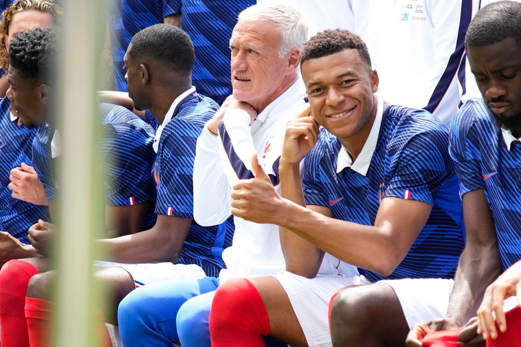 Форвард сборной Франции по футболу Килиан Мбаппе (второй справа). Фото: Equipe de France, Х