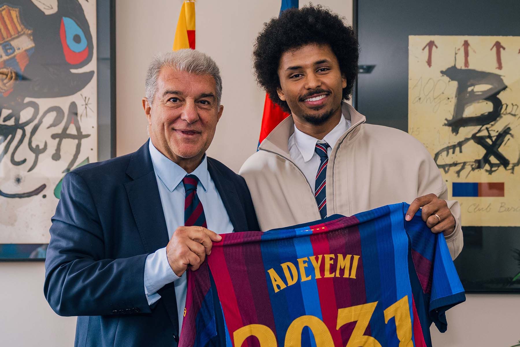 Президент «Барселоны» Жоан Лапорта (слева) и форвард Карим Адейеми. Фото: FC Barcelona, Х