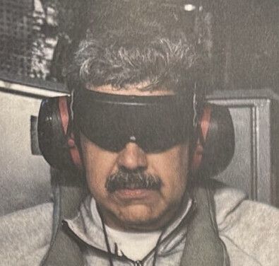 Николас Мадуро на борту американского авианосца «Иводзима».