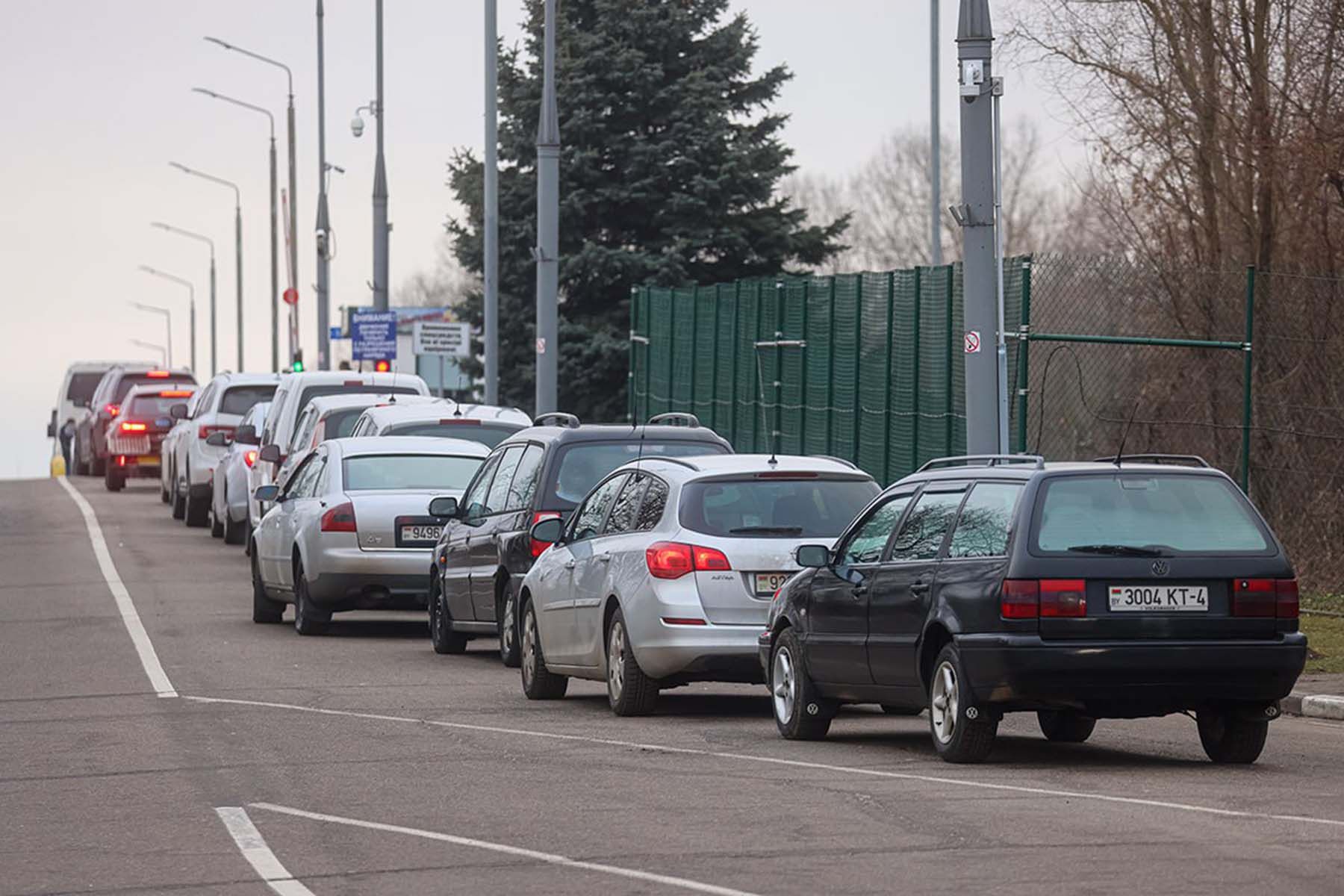 Очередь из легковых авто на границе Беларуси и ЕС