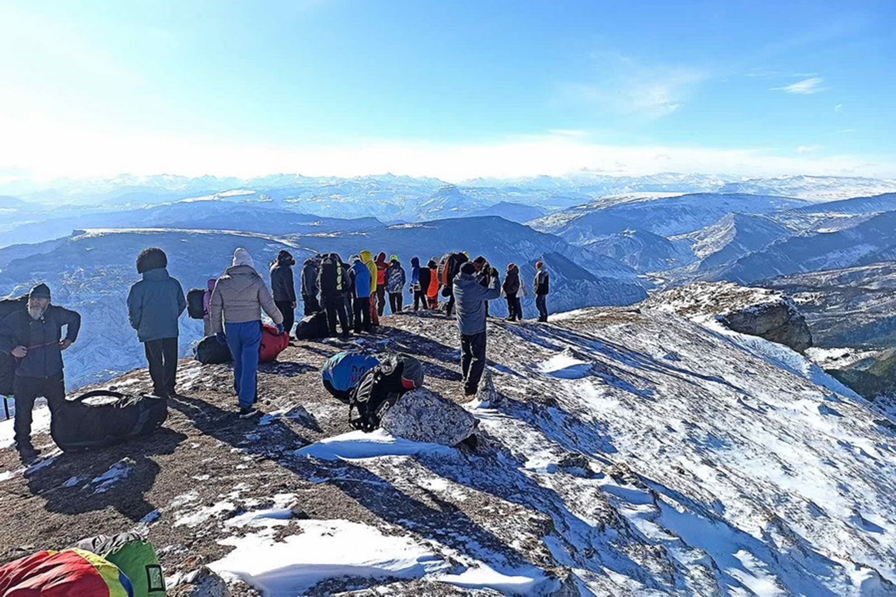 Парапланеристы на горе Зуберха, Дагестан