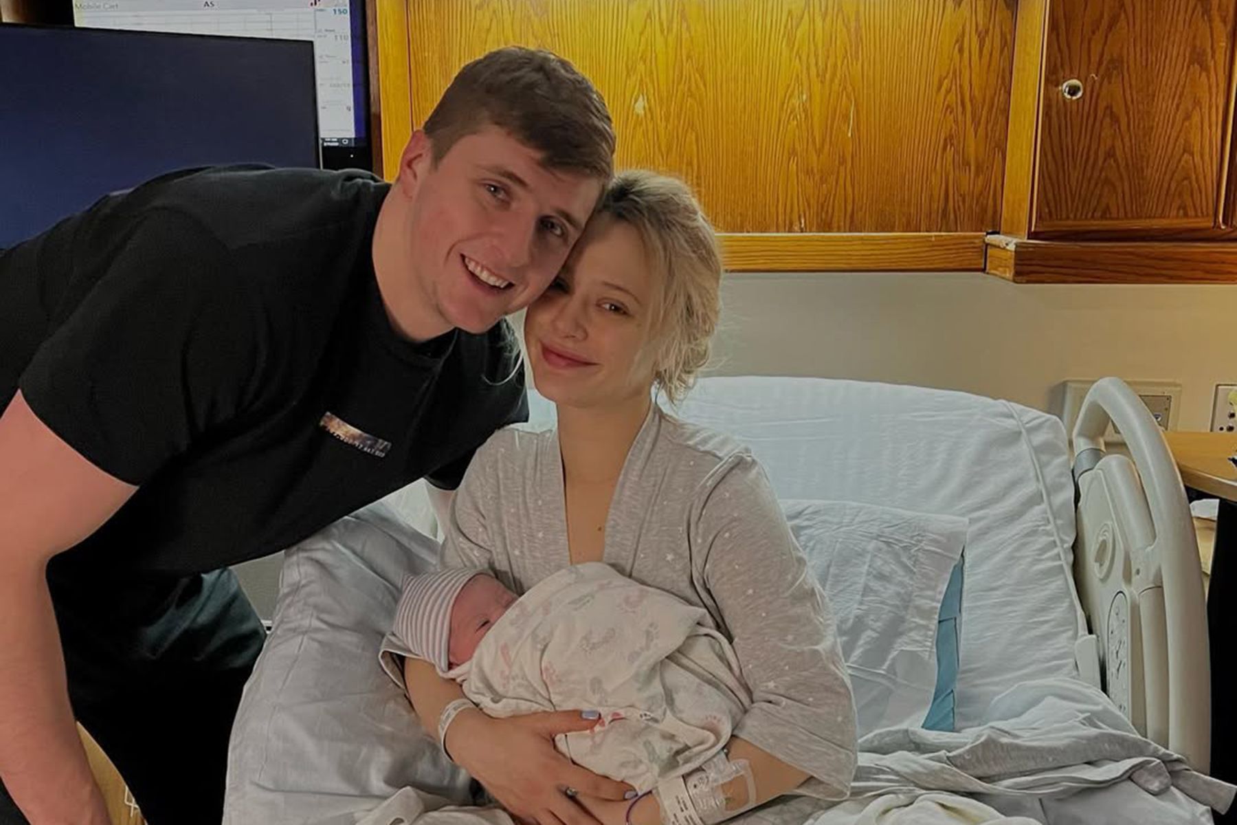 У белорусского хоккеиста Алексея Протаса родилась вторая дочка. © tanya_zavadich, instagram.com