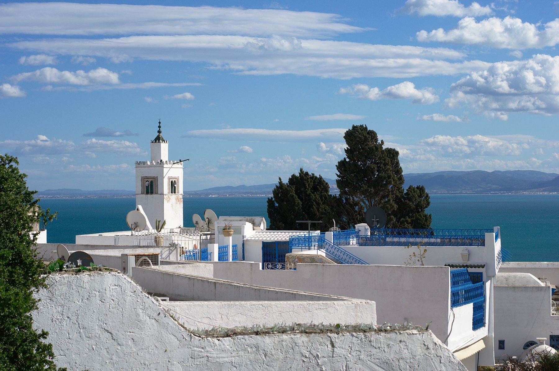 https://commons.wikimedia.org/wiki/File:Sidi_Bou_Said,_Tunisia,_19_March_2018_DSC_8004.jpg