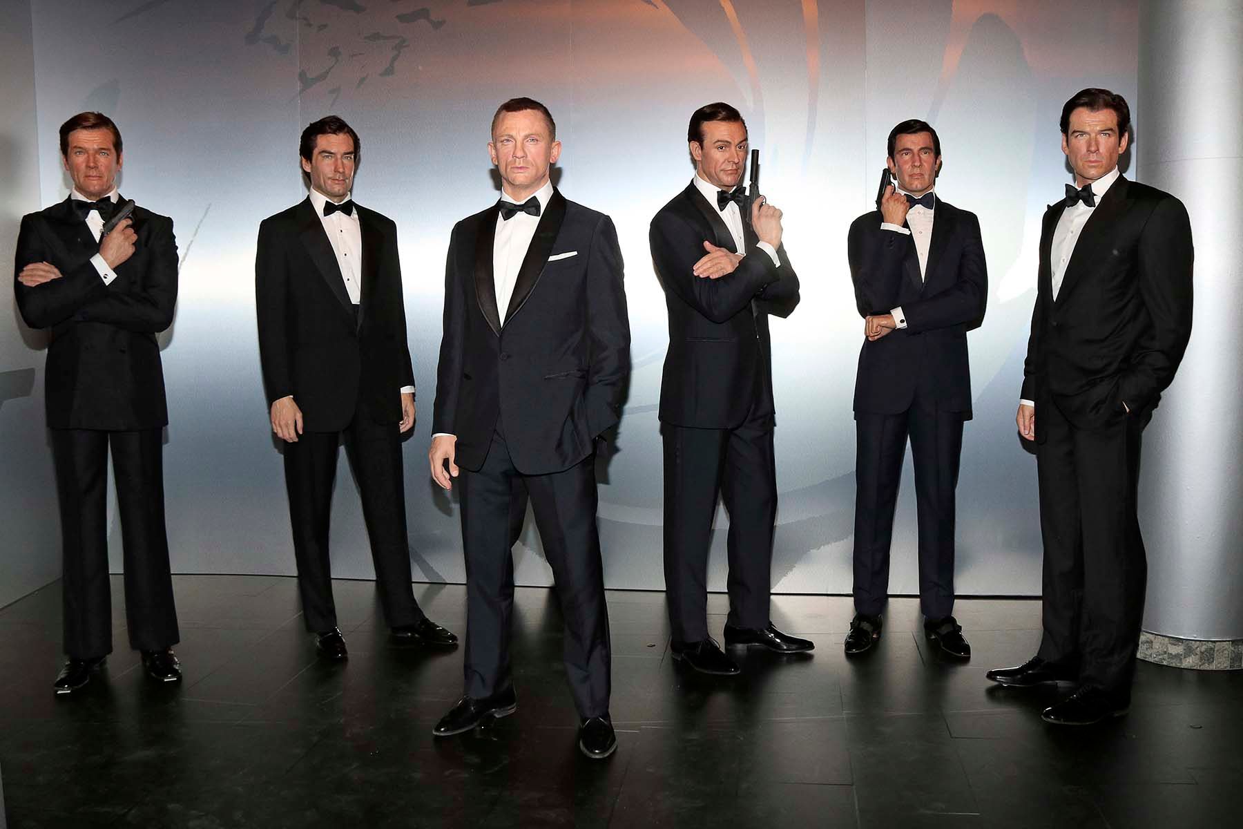 Восковые фигуры шести актеров – исполнителей роли Джеймса Бонда в Музее мадам Тюссо в Берлине. Фото: Anita Bugge, Zuma / TASS