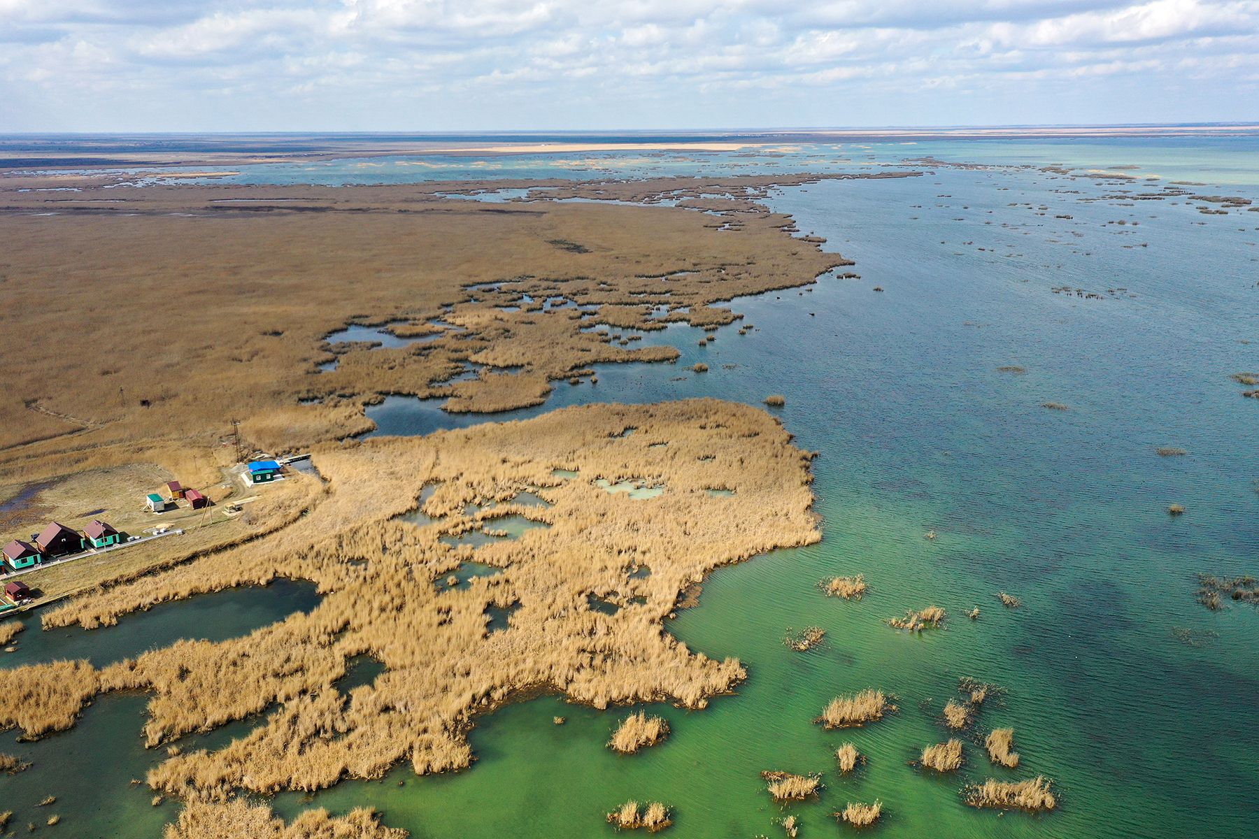 Аграханский залив Каспийского моря