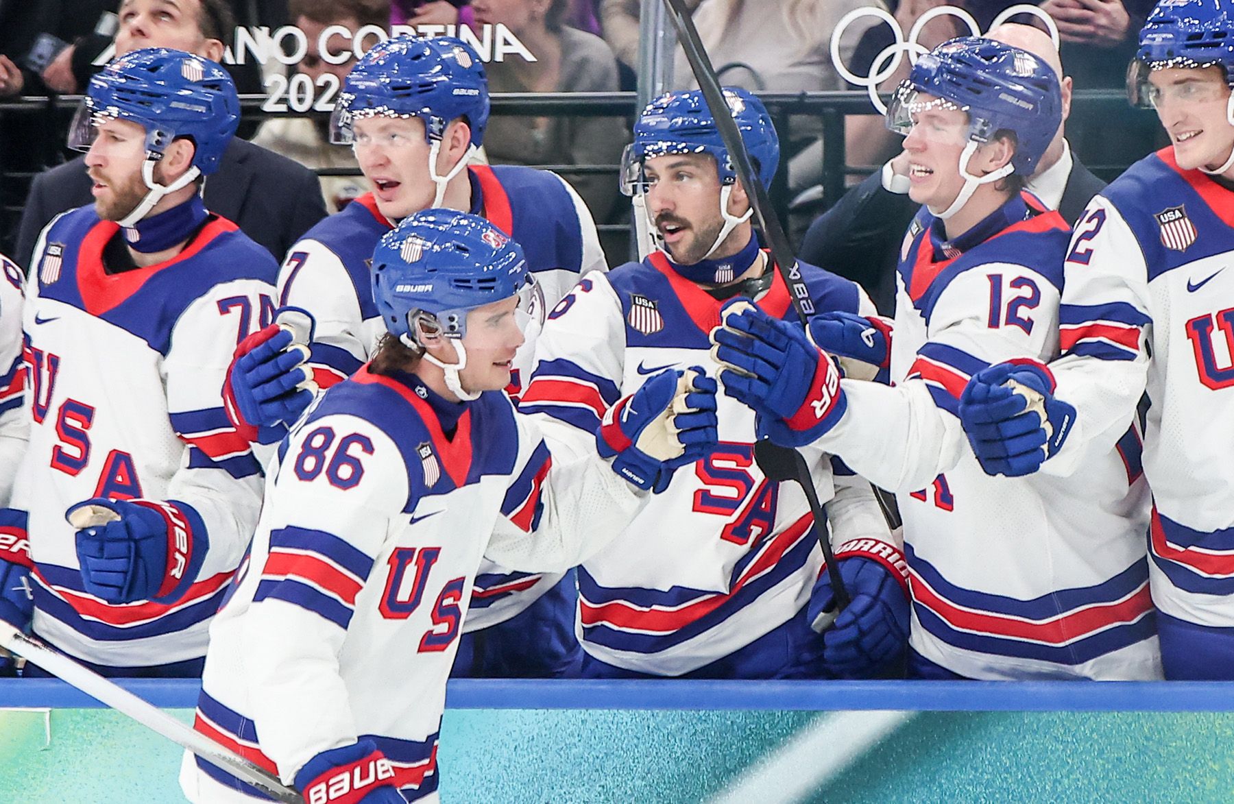 Джек Хьюз (США), забивший гол во время матча