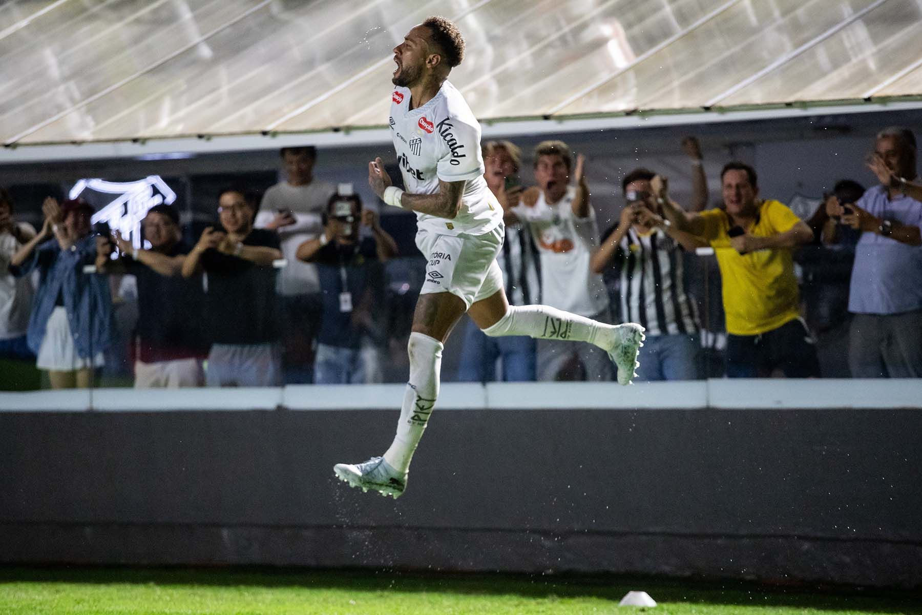 Нападающий «Сантоса» Неймар. © Rodilei Morais, Zuma / TASS