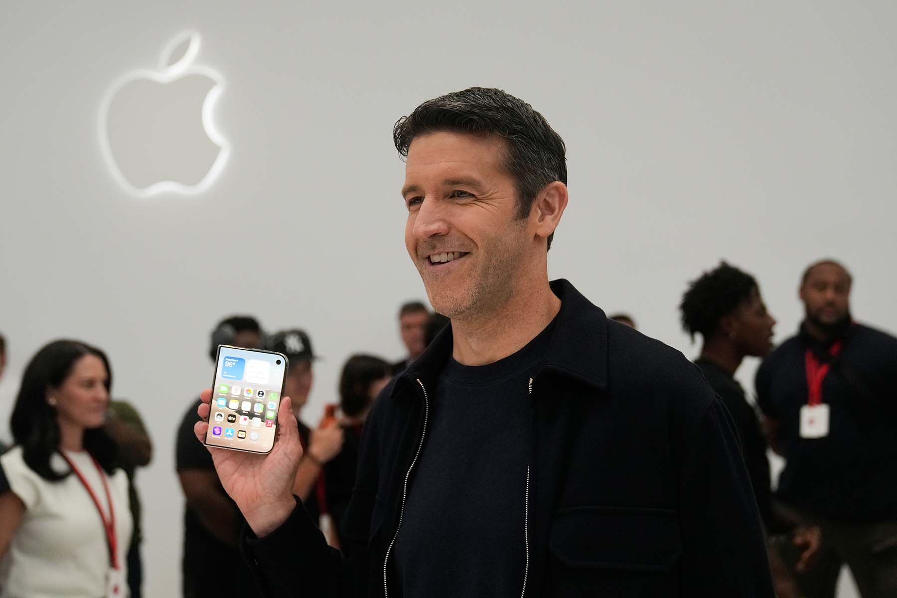 Генеральный директор американской корпорации Apple Джон Тернус. Фото: Jeff Chiu, AP / TASS