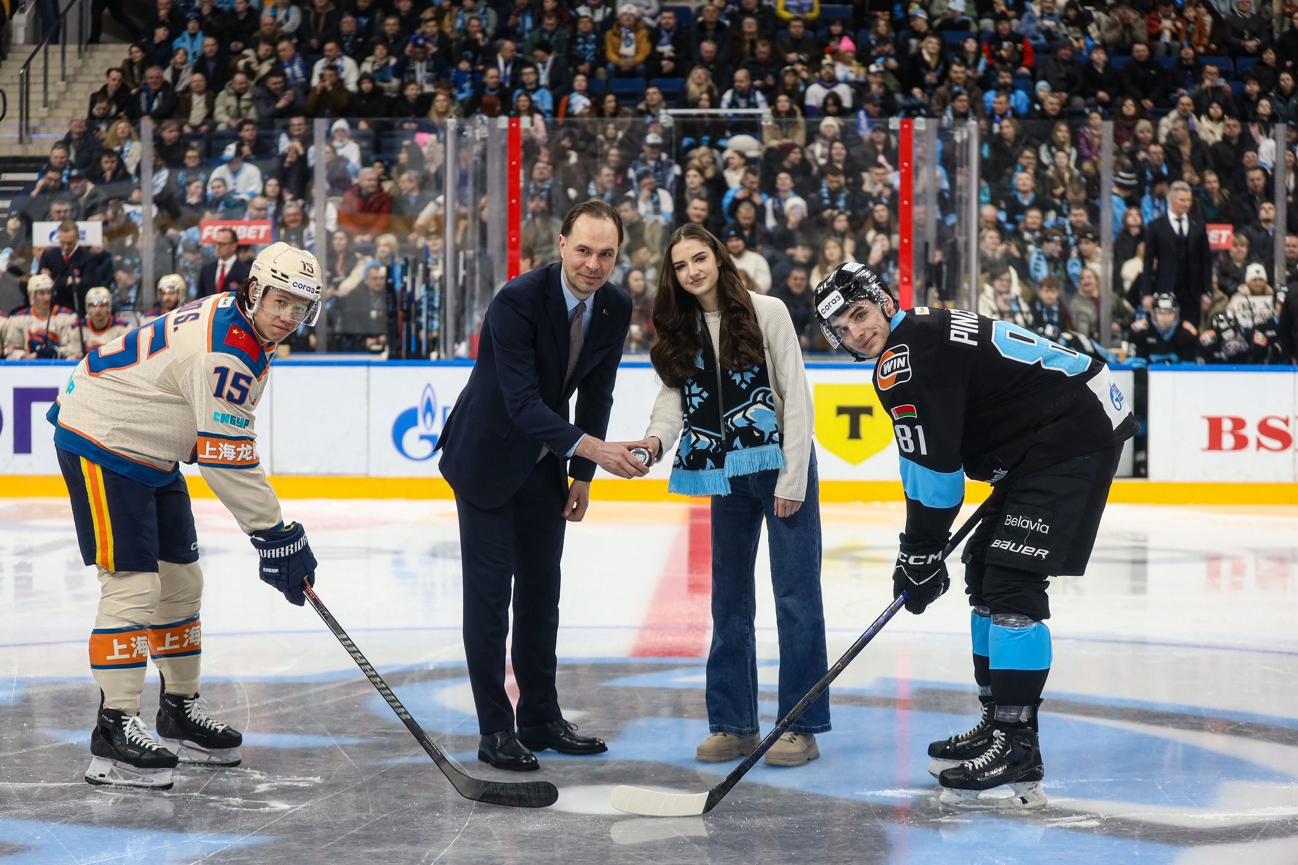 Хоккеист минского «Динамо» Виталий Пинчук (справа). © ХК «Динамо-Минск»