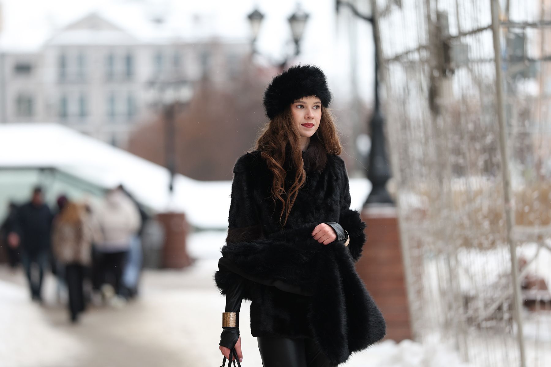 Девушка в черном