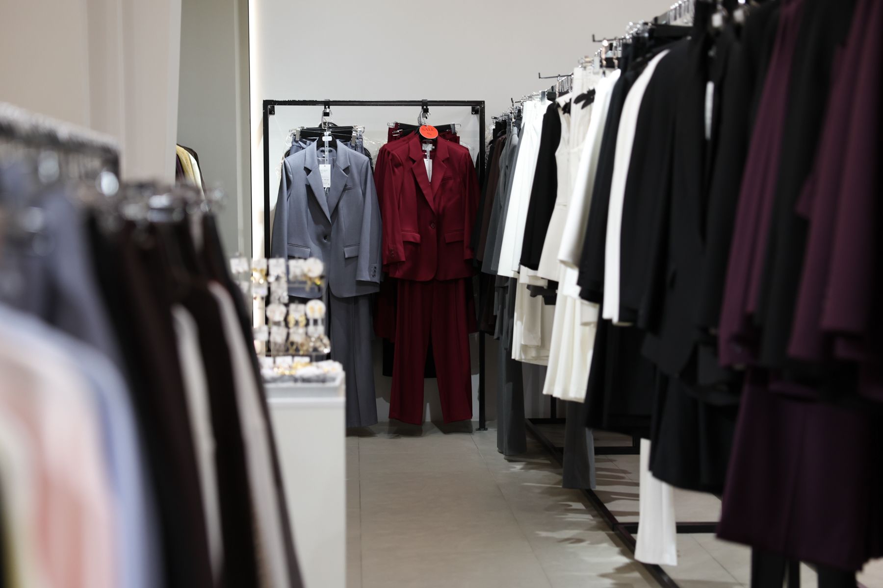 В магазине женской одежды