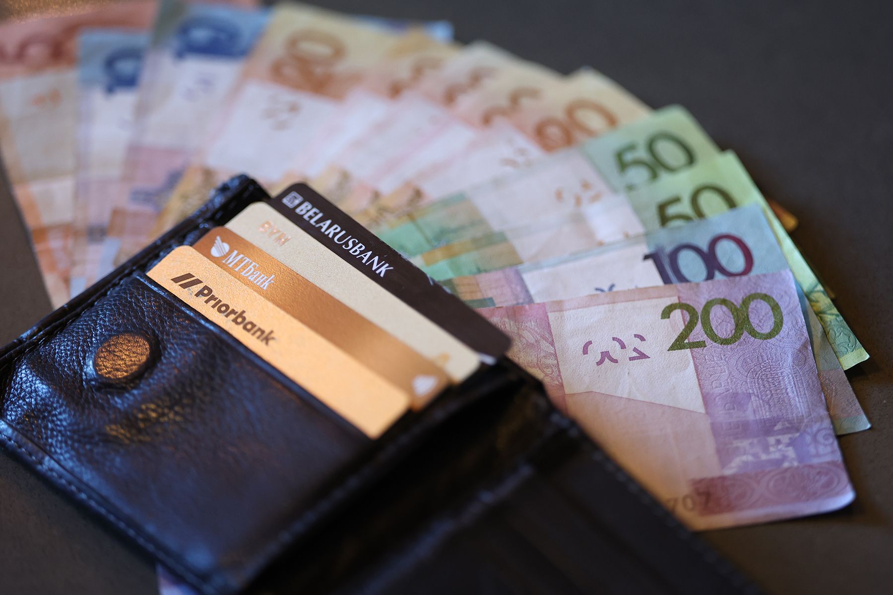 Банковские карточки и белорусские рубли