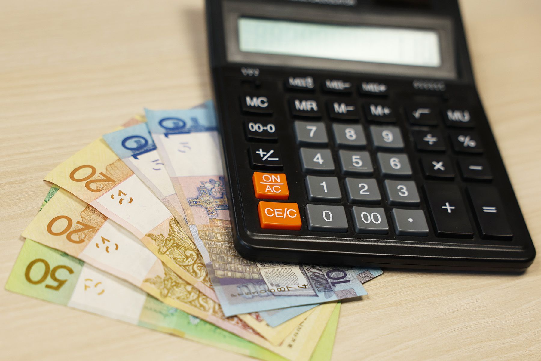 Калькулятор и белорусские деньги