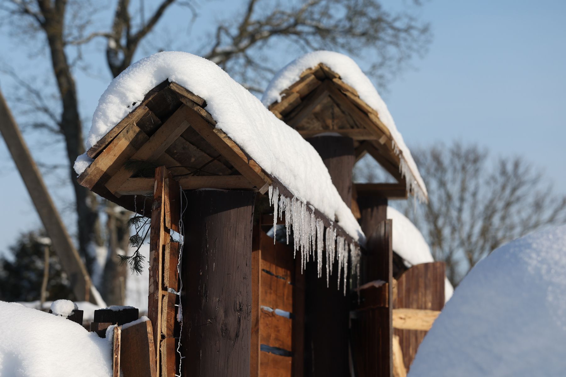 Сосульки на воротах