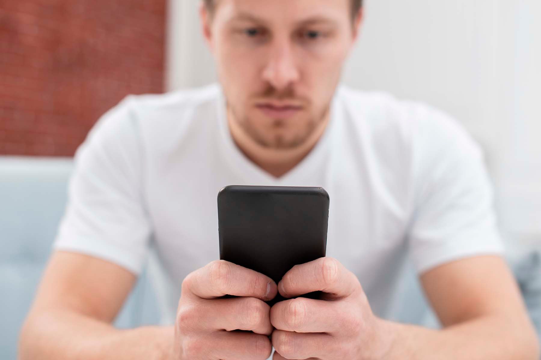 Смартфон в руках телефон гаджет связь телефон интернет