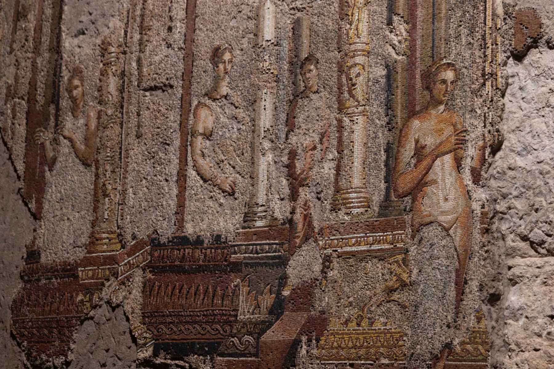 Монументальная мозаика «Муза и философ». Фото: The History Blog
