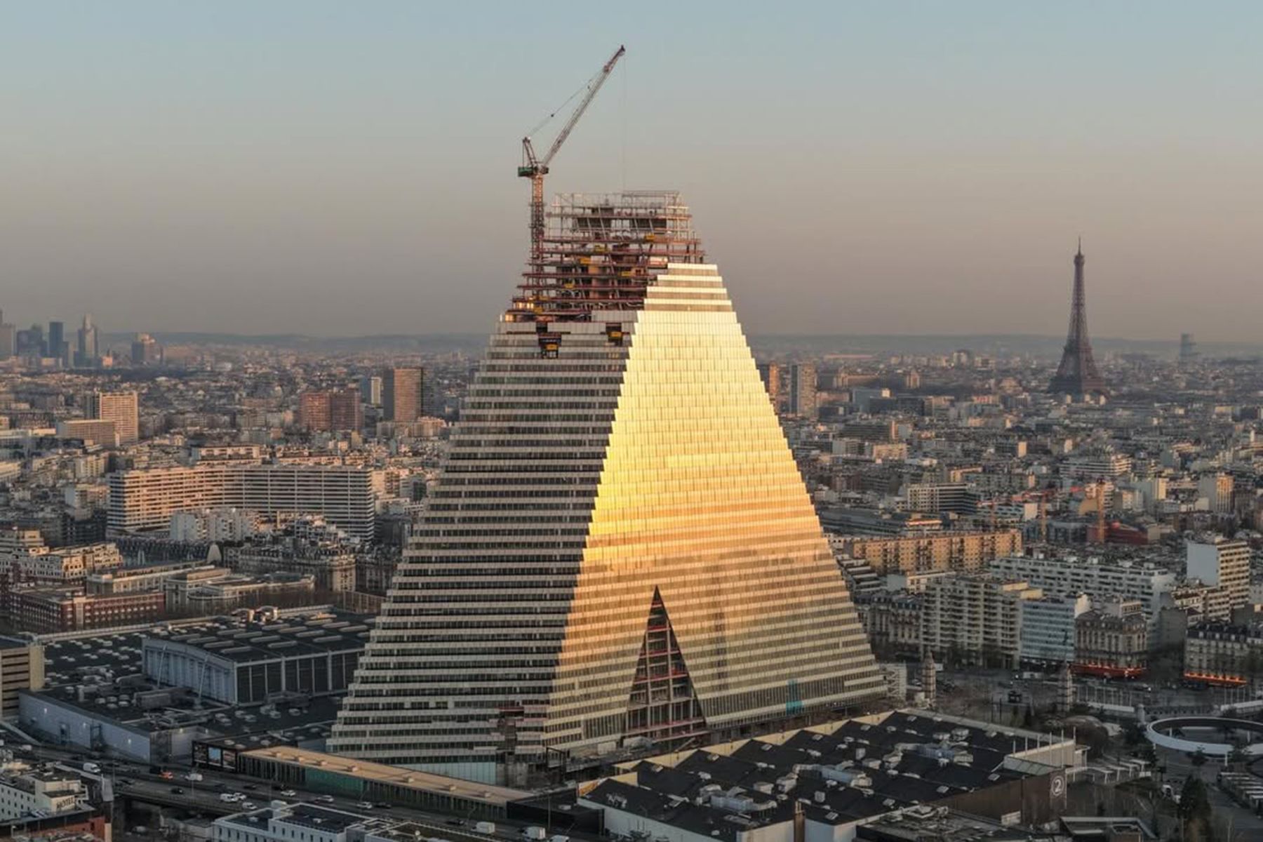 Небоскреб Tour Triangle в Париже. Фото: herzogdemeuron, instagram.com
