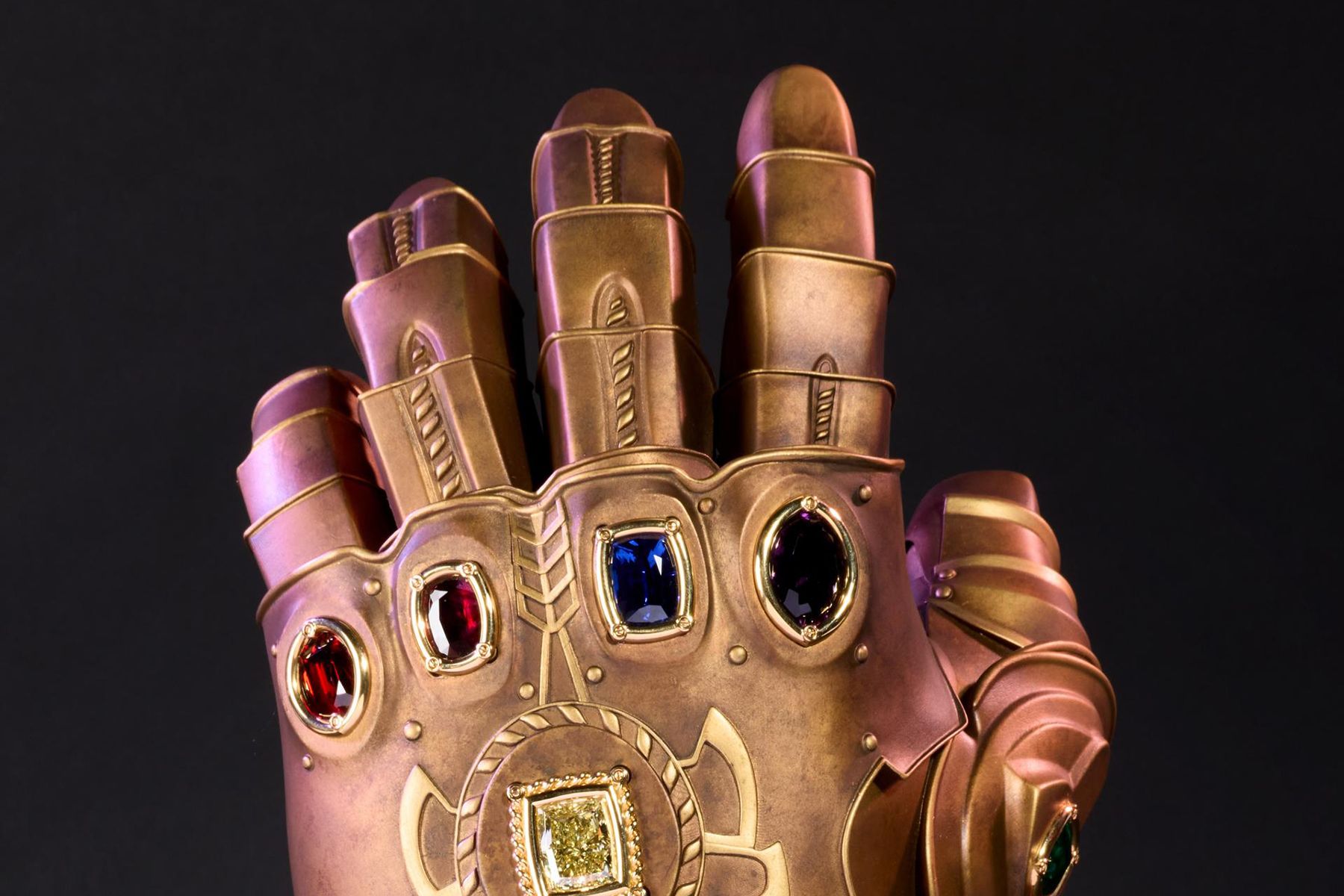 Перчатка Бесконечности из вселенной Marvel. Фото: аукционный дом Julien’s Auctions