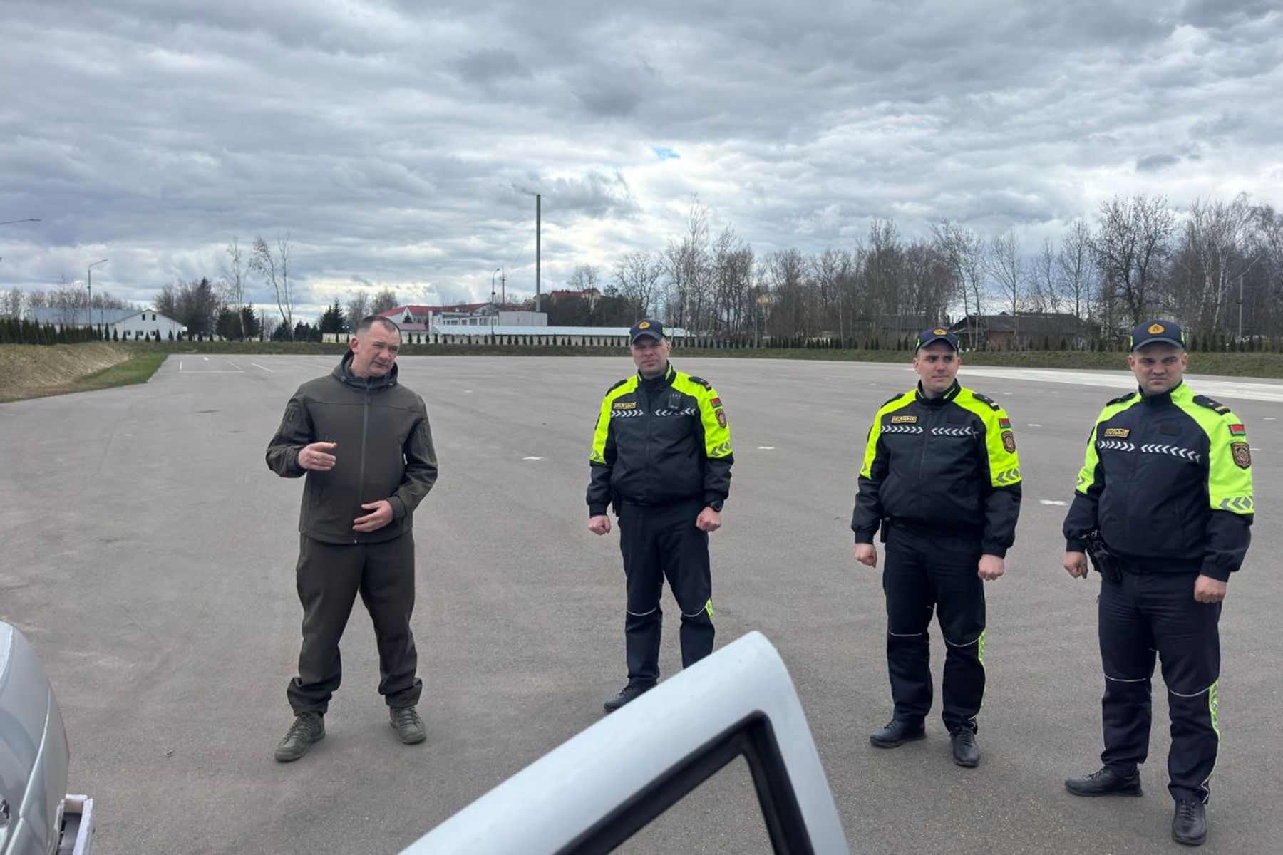 Министр внутренних дел Иван Кубраков проверил, как проходят занятия инспекторов ГАИ по обучению навыкам экстремального вождения. © МВД Беларуси, Telegram