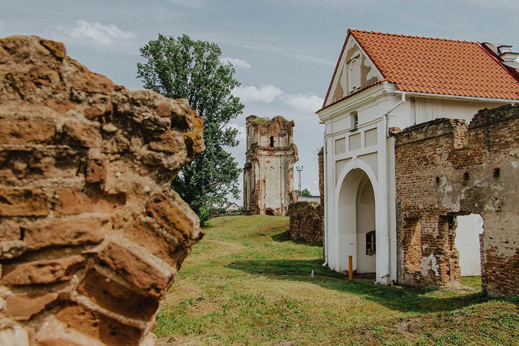 Руины картезианского монастыря в Березе. Фото: Национальное агентство по туризму