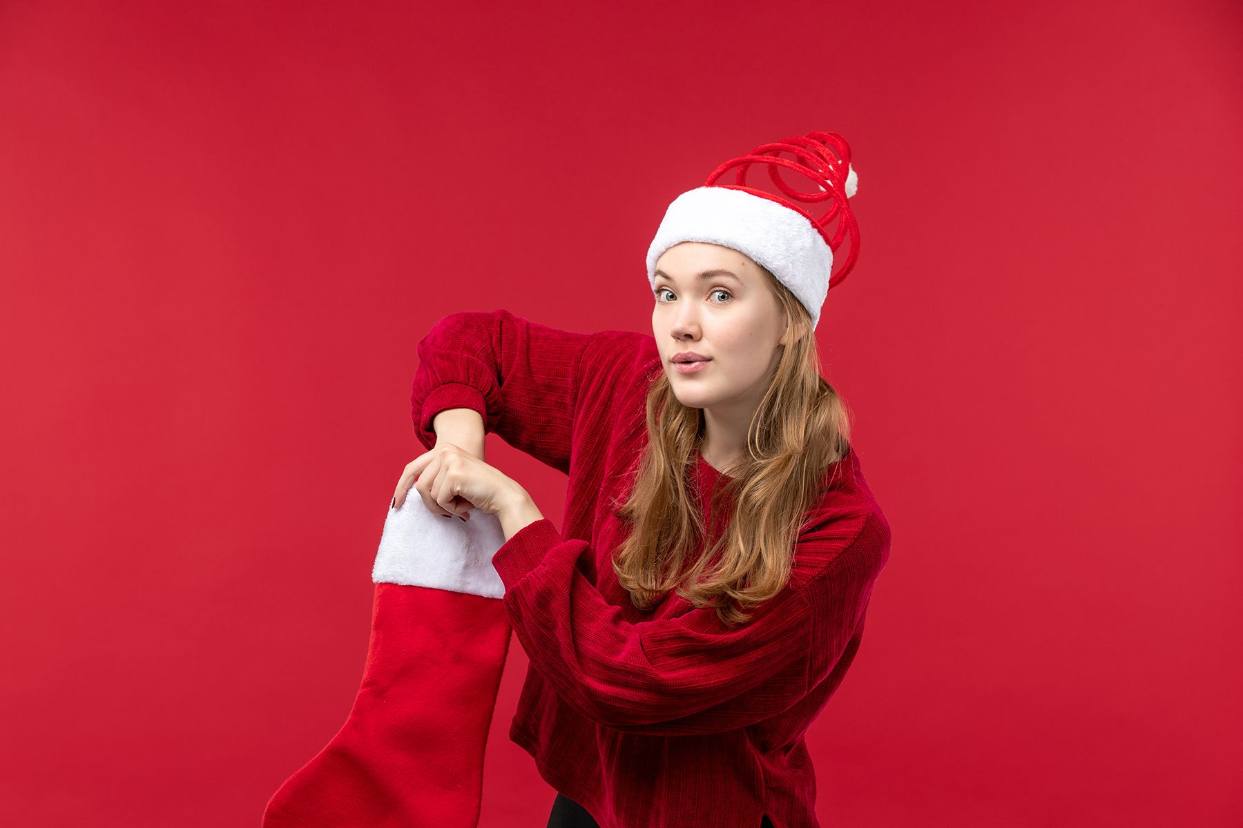 Девушка готовится к Новому году